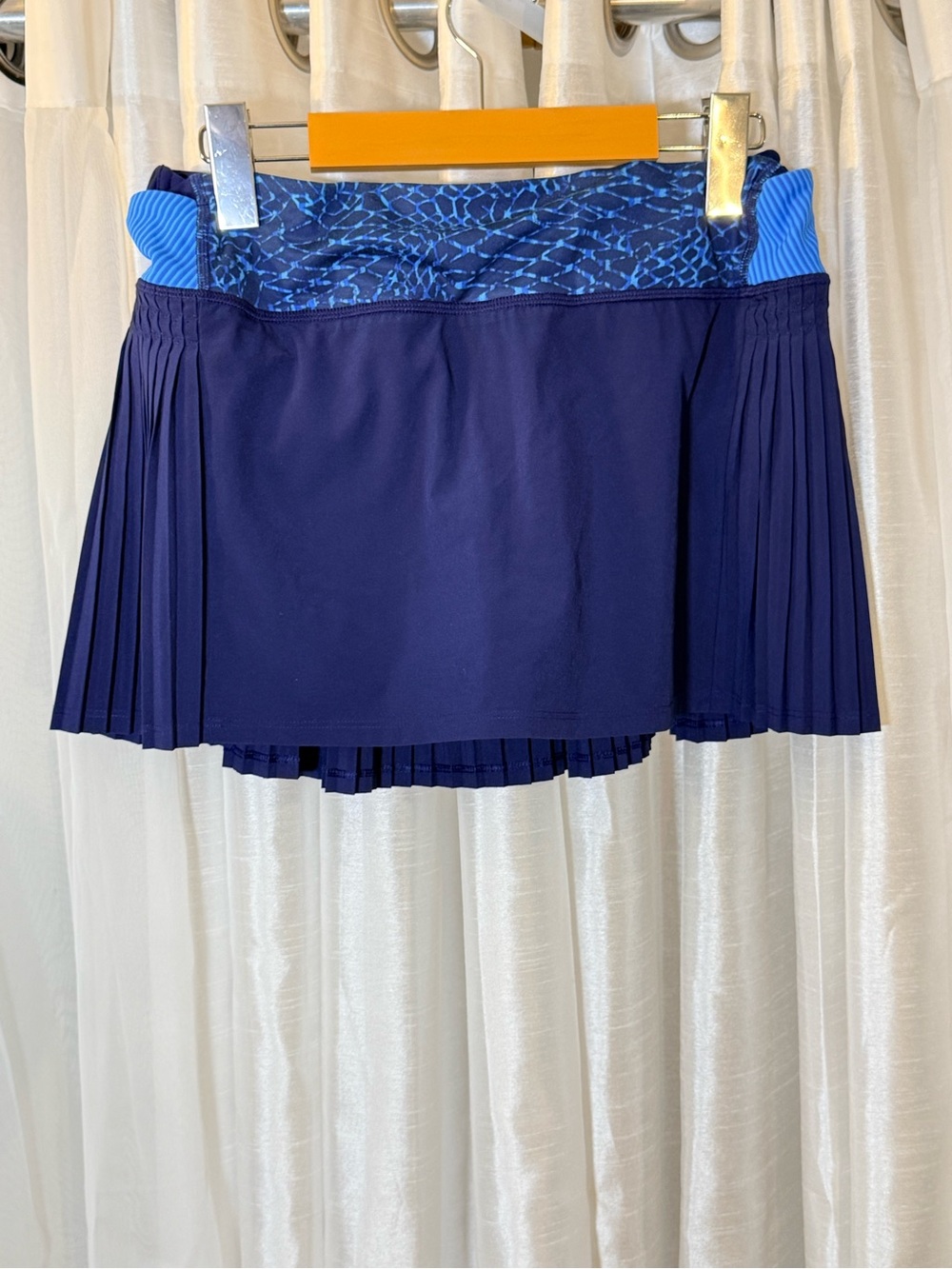 lululemon athletica navy and bright blue pleated athletic skirt